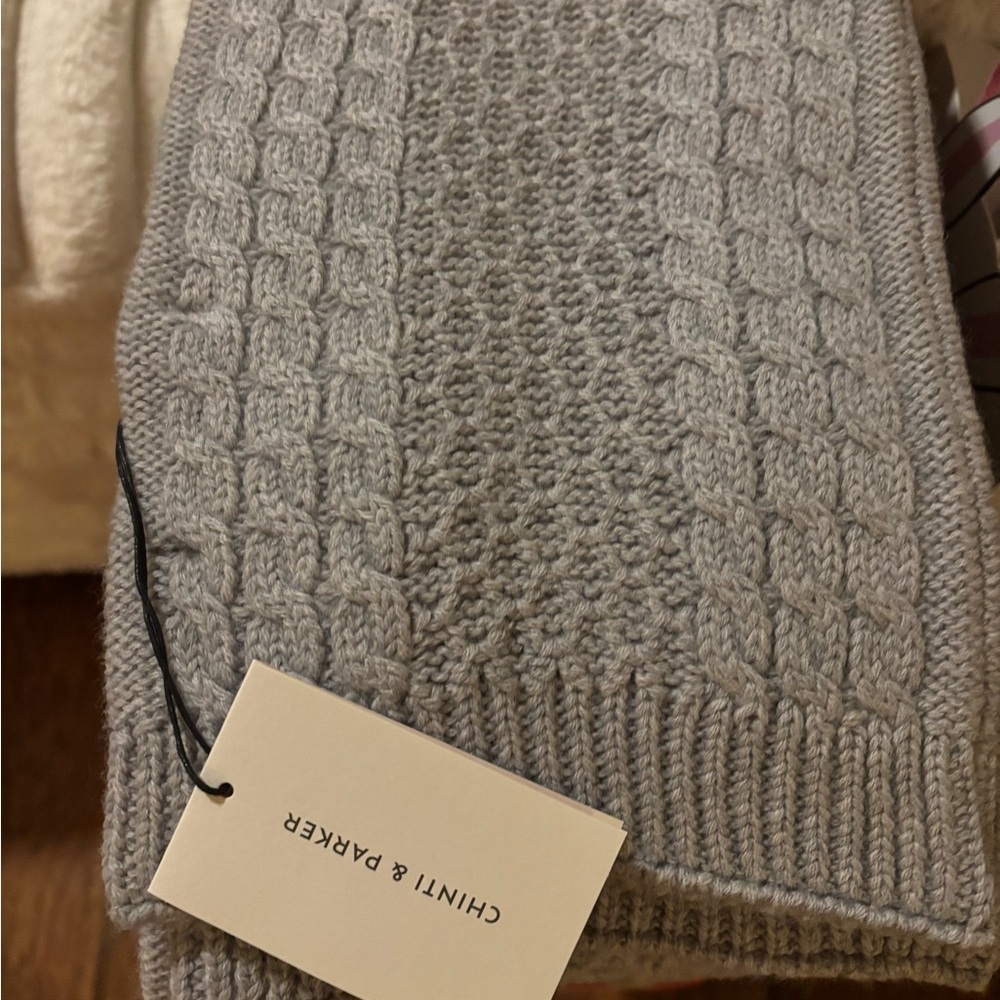 NWT Chinti & Parker: Light Gray Cable Knit Scarf – Soft Chunky Texture